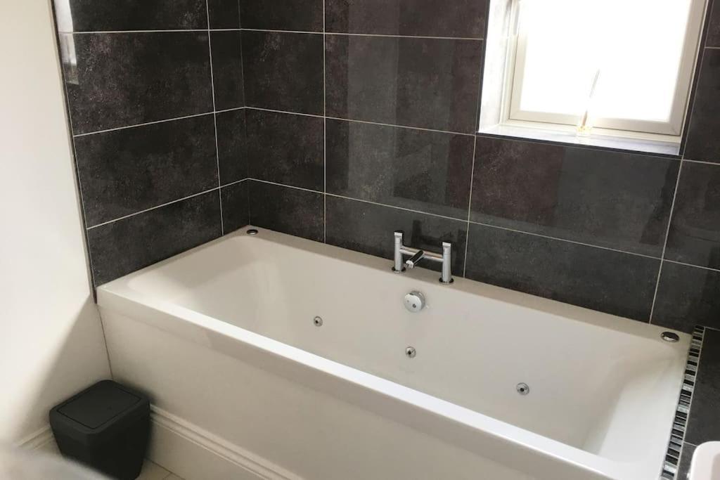 Stylish 2 Bed Apart In The Heart Of North Norfolk นอร์ทวัลชัม ภายนอก รูปภาพ
